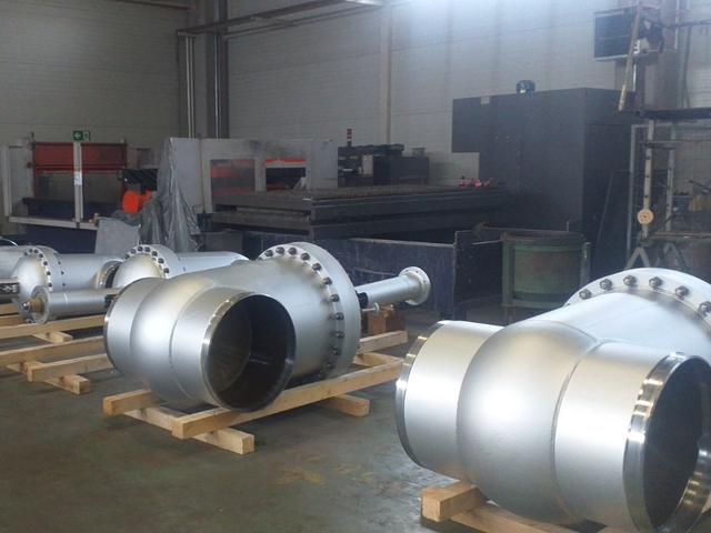 Gate valves for high-temperature application