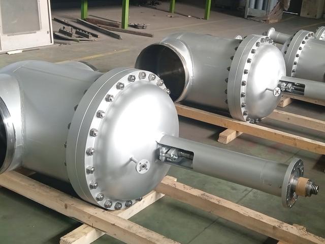 Gate valves with actuator connection