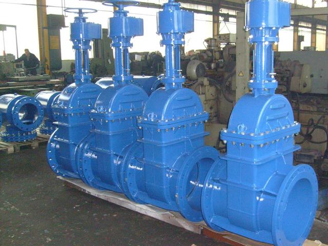 Gate valves with gearbox
