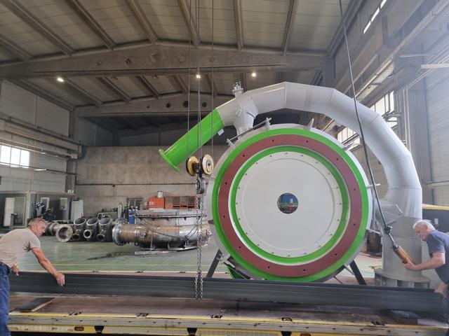 Turbine with spiral casing during assembly
