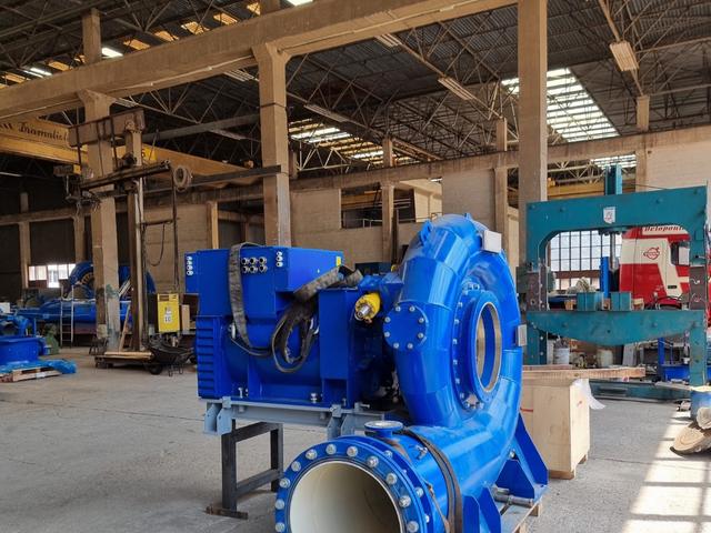 Francis turbine with generator on the base frame