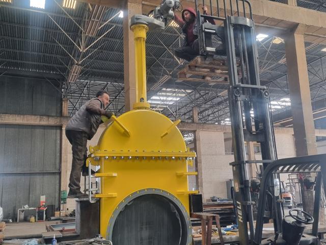 Large gate valve with electric actuator during assembly