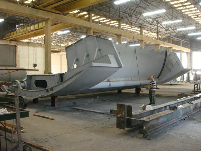 Welded steel gate structure in the workshop
