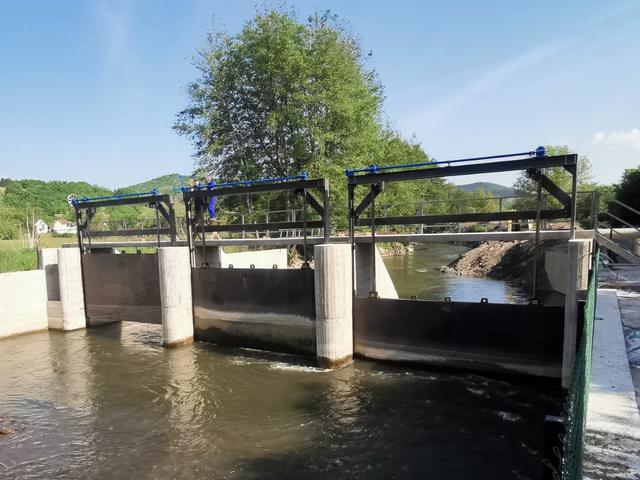 Flap gates installed at a weir